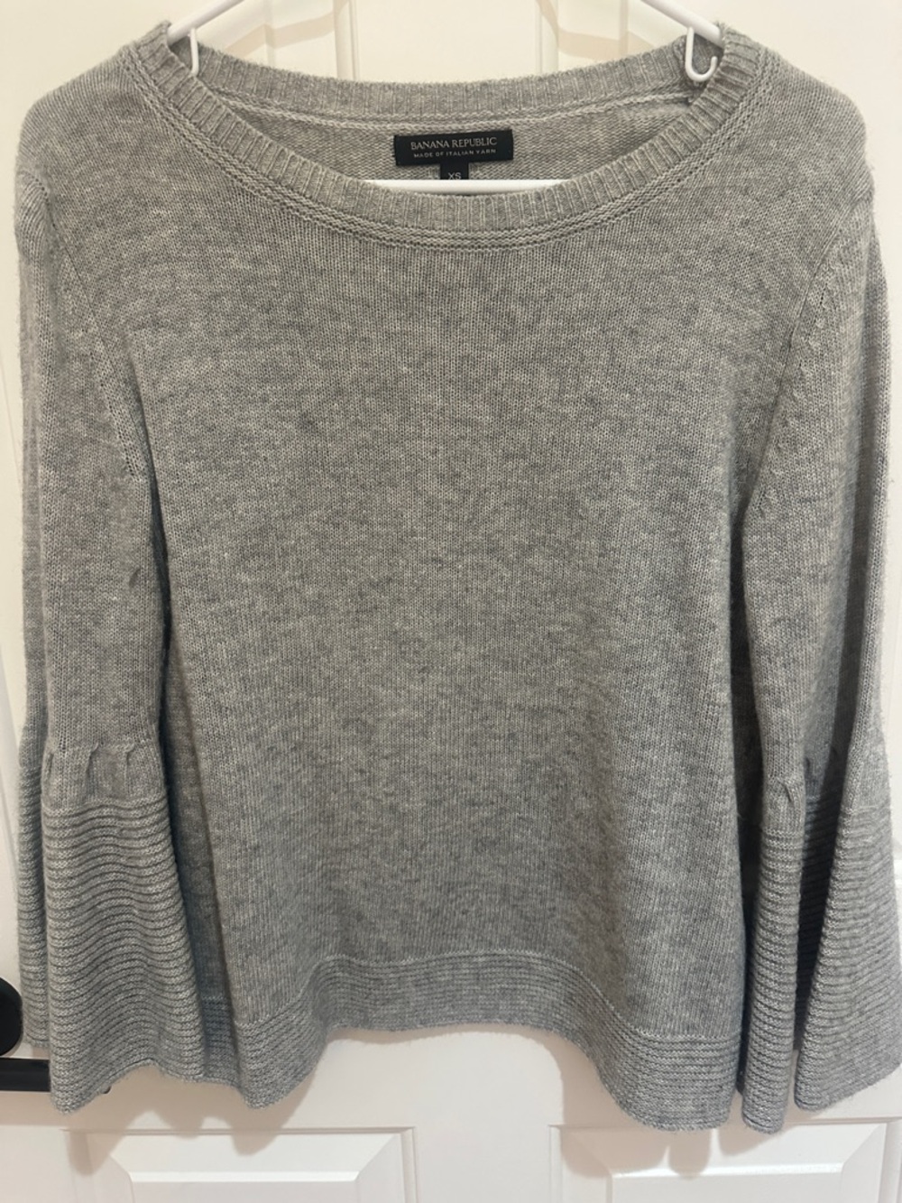 New without tags. Banana Republic sweater. Fine Italian yarn. Women’s xs. Grey.